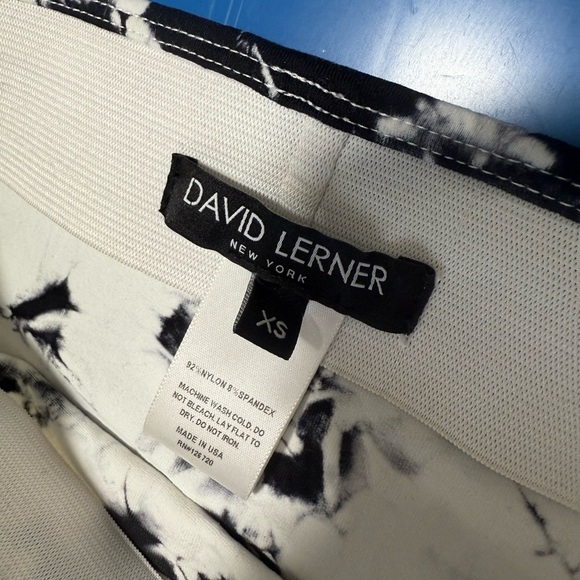 David Lerner Pencil Skirt. Size XS. Pristine Condition. - Picture 2 of 5